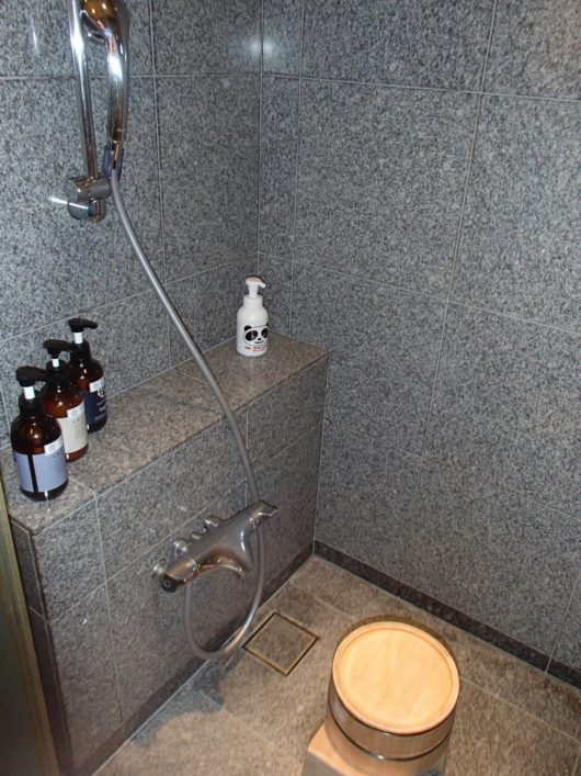 箱根・翠松園 客室のシャワールーム